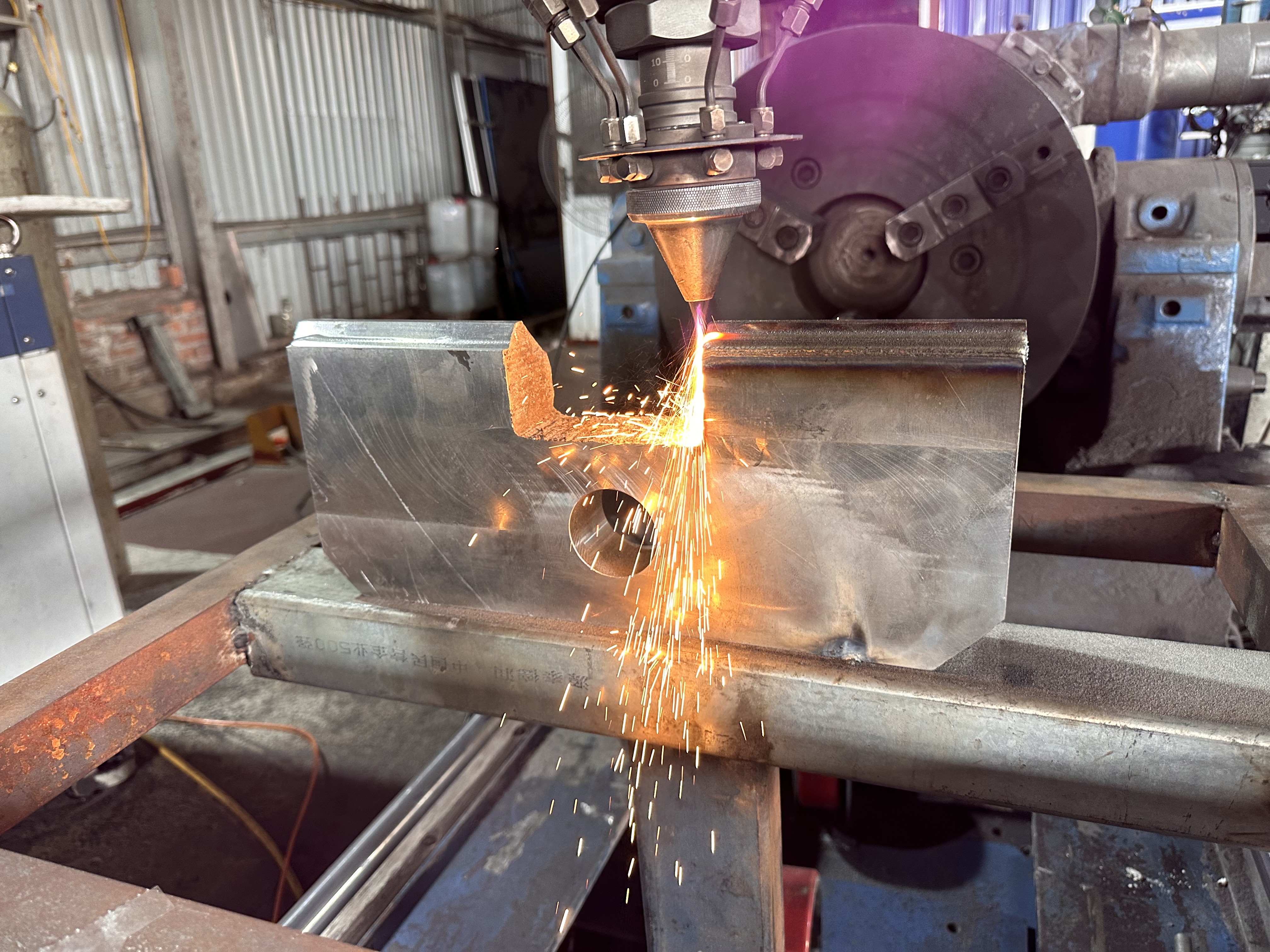 Chế tạo dao cạo xỉ kẽm nhà máy thép bằng Laser cladding